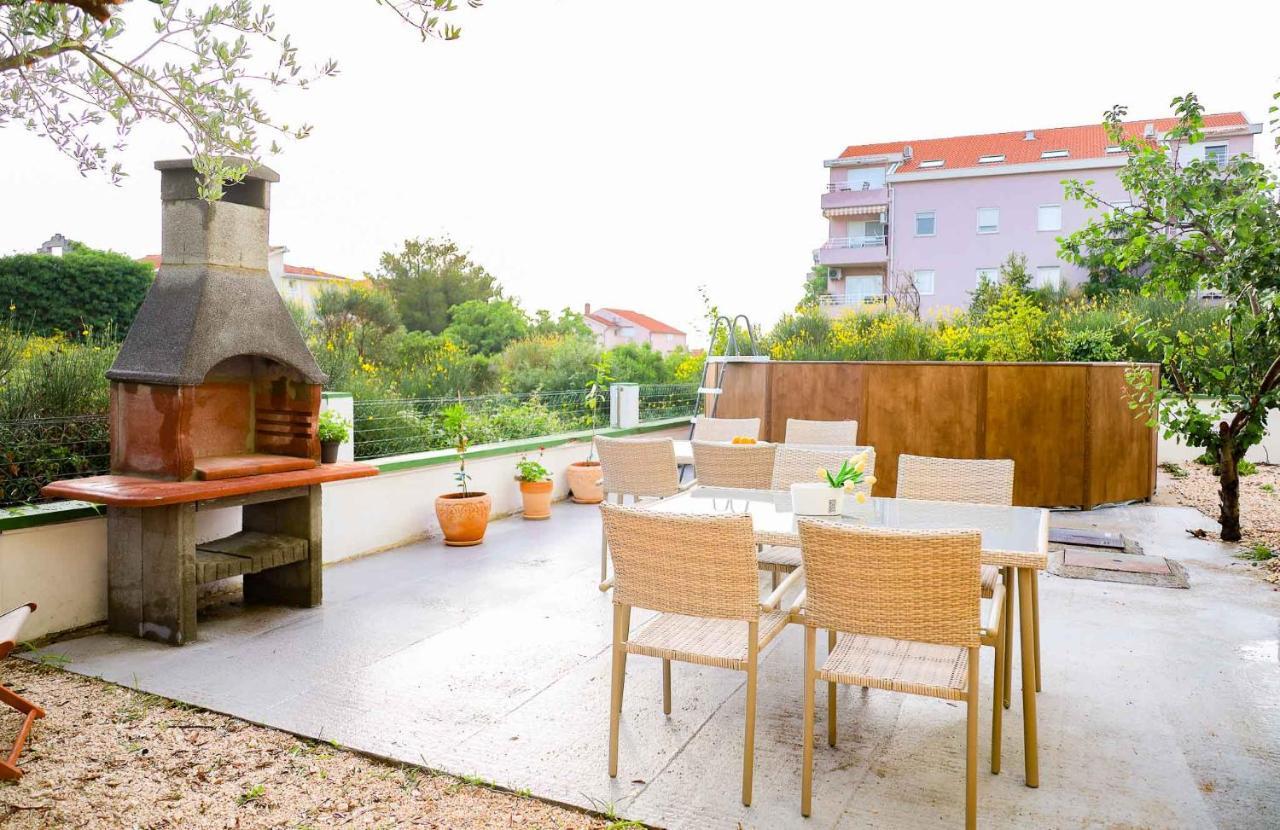 The Florens Residence Near The Beach With The Pool, Bbq And Kids Playground, Zadar Diklo Exterior foto