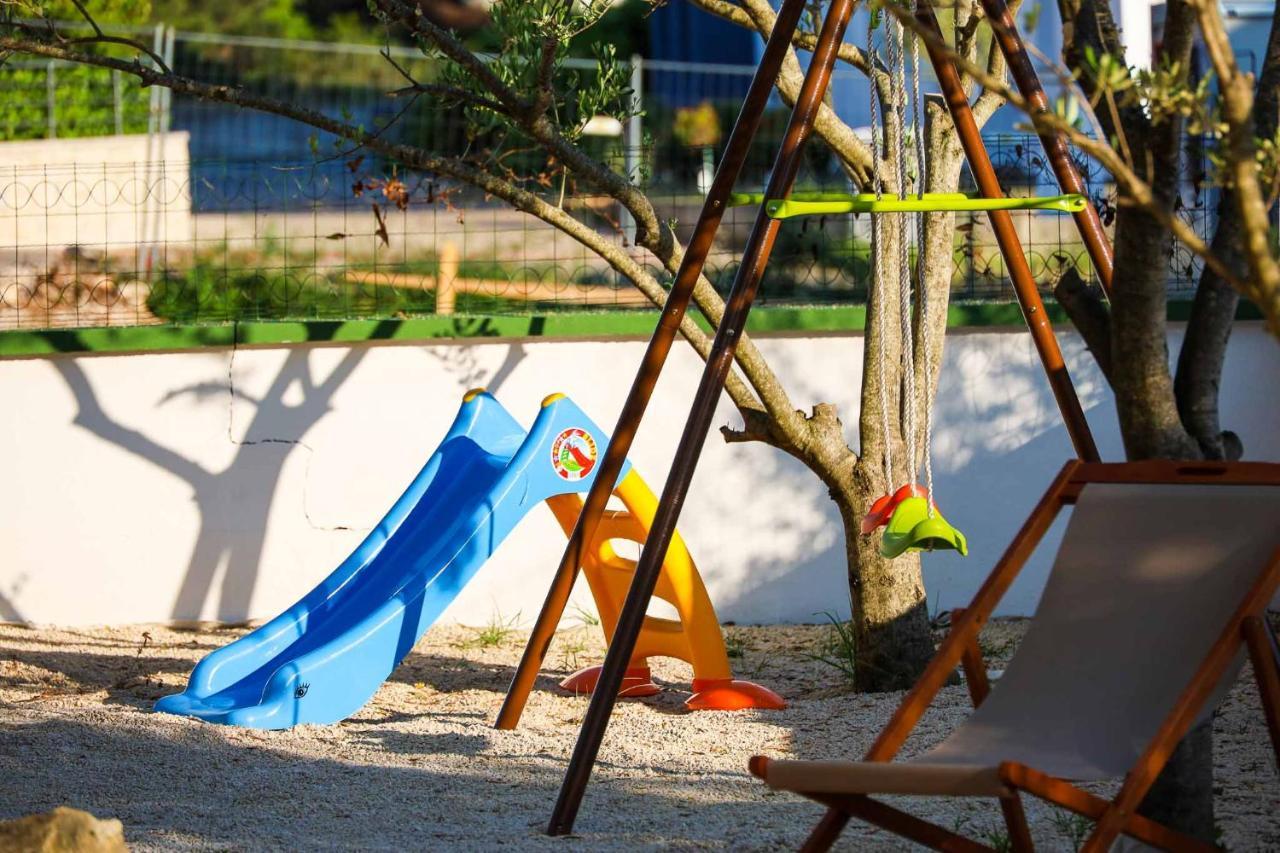 The Florens Residence Near The Beach With The Pool, Bbq And Kids Playground, Zadar Diklo Exterior foto